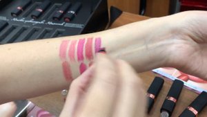 Помада Avon Матовое Превосходство. Металлик. Свотчи Пробных Образцов И Помад