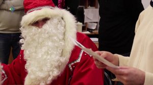 Полицейские переоделись в костюмы Деда мороза и Снегурочки