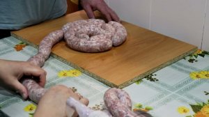 Набиваем колбаски для гриля Купаты с гранатом и барбарисом