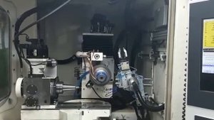 Заточной станок с ЧПУ' с устройством автоматической загрузки/выгрузки заготовки