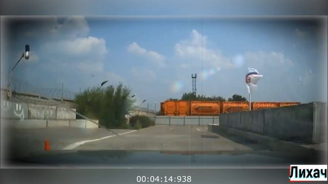 Бежать прятаться? Женщины за рулем: наглядное пособие, как не нужно водить автомобиль смотреть онлайн