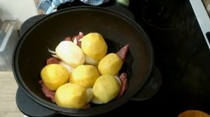 Мясо с картошкой в казане в собственном соку