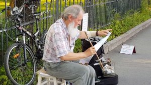 Пила - музыкальный инструмент. Петергоф (август-2018)