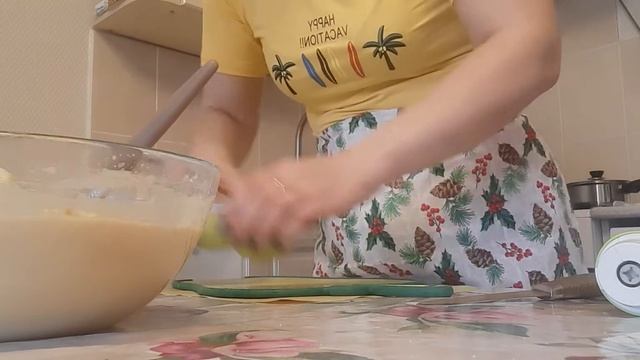 Быстрая и вкусная шарлотка на кефире ?? смотреть онлайн