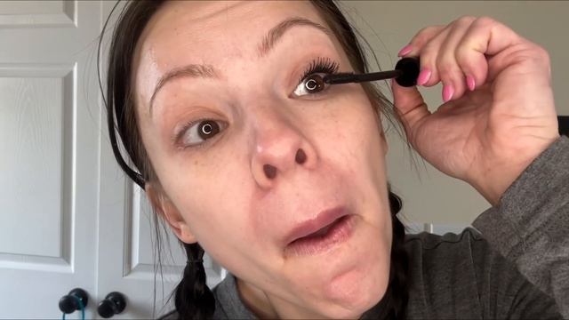 Trying Loreal Telescopic Lift Mascara! смотреть онлайн