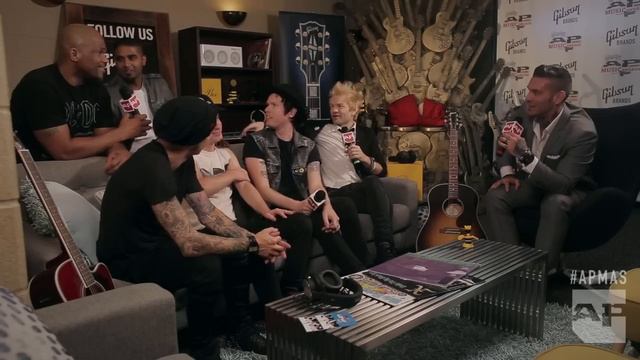 APMAs 2015: Sum 41and DMC interviewed in the Gibson backstage lounge смотреть онлайн