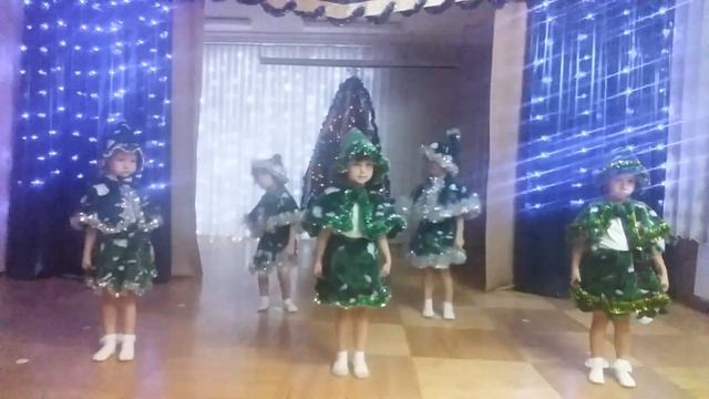 Танец НОВОГОДНИХ ЁЛОЧЕК смотреть онлайн