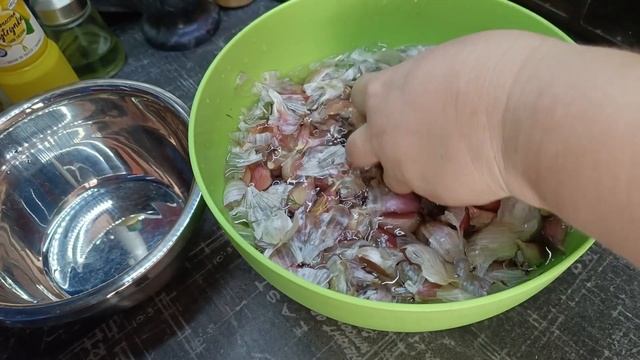 КАК БЫСТРО ПОЧИСТИТЬ БОЛЬШОЕ КОЛИЧЕСТВО ЧЕСНОКА #385 смотреть онлайн