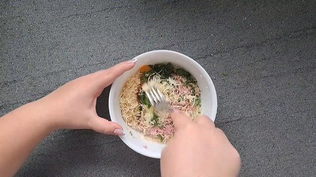 МЯСНАЯ ЛЕПЕШКА НА ЗАВТРАК горячий завтрак с овсяной лепешкой сыром и колбасой за 5 минут