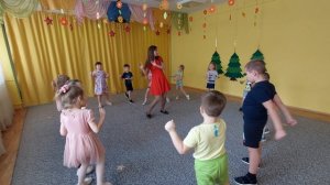 Игротанец " Двигайся-замри ". Старшая группа.