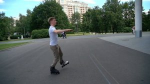 Разворот на одной ноге со спины | Школа роликов RollerLine Роллерлайн в Москве