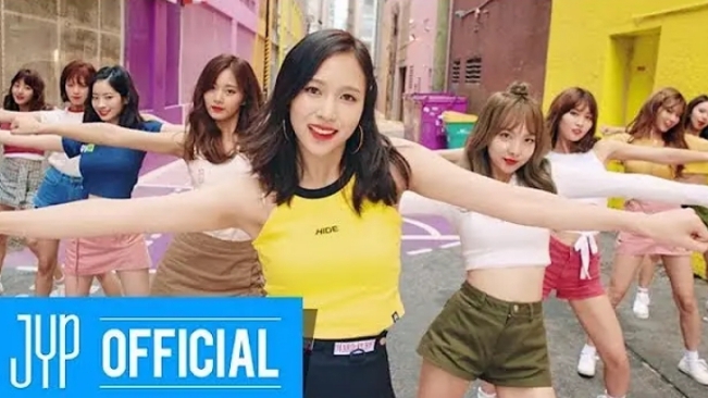 TWICE "LIKEY" MV