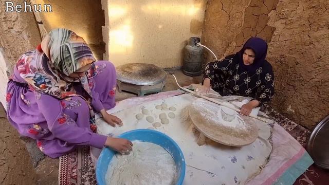 Unyielding:Mother And Her Daughter-in-law's Struggle To Live And Build A Swingfor The Abandoned Bab