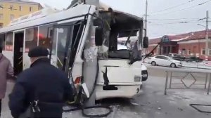 Самара автобус с пассажирами врезался в столб