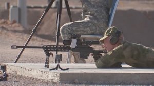 Стрельба по движущимся целям участниками конкурса «Снайперский рубеж» АрМИ-2022 в Иране