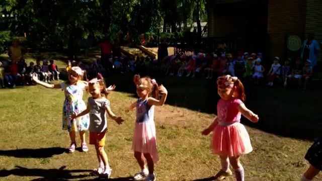 В гости к знакомым соседям насекомым смотреть онлайн