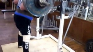 Валентин Дикуль приседает 220кг в 75 лет.