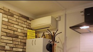 Компактный одноэтажный дом с террасой и бассейном/Обзор стильного дома с уютным интерьером