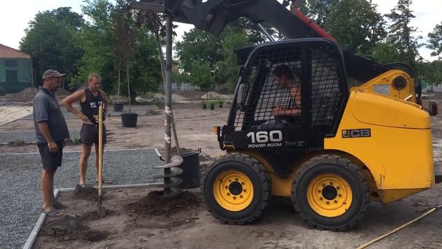 Бурение ям под посадку растений и установку столбов смотреть онлайн