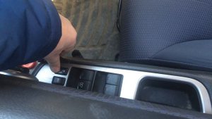 Как закрыть заведенный Nissan с Intelligent key снаружи.