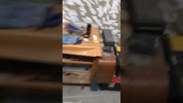 Усиление кромки правила.   Деформация правила, борозды от маяков. Цементная стяжка пола.