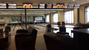 Идём в ресторан боулинг и кушаем пиццу Restaurant & bowling