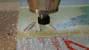 Фрезерный станок MULTICUT 3000 для рекламы. Резка по оптическим меткам. Раскрой и 3D фрезерование