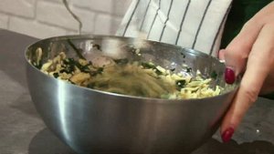 Пирог из лаваша со шпинатом, сыром и зеленью / Рецепт где НЕ НУЖНО заморачиваться с тестом