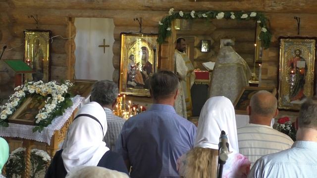 Праздничная Божественная литургия в престольный праздник смотреть онлайн