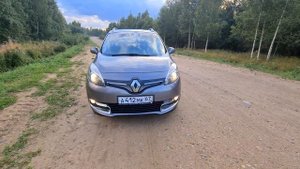 Renault Scenic 2014    3 2 поколение 1.5 дизель 110 л.с.