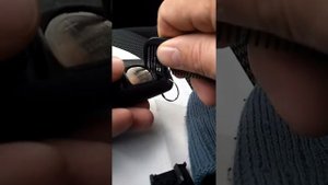 Как на Шкода Октавия быстро разобрать ключ зажигания и заменить батарею.