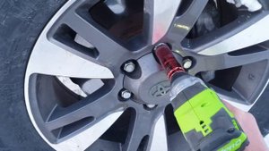 Тестируем ударный БЕЗЩЕТОЧНЫЙ аккумуляторный гайковерт GREENWORKS GD24IW 24 вольта.