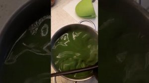 крем-суп из крапивы с яйцом и шампиньонами