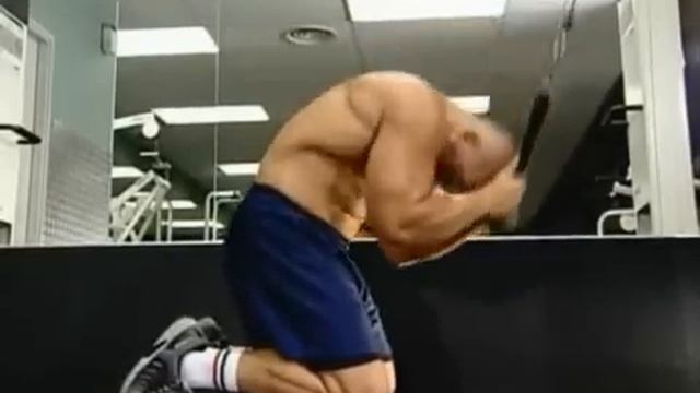 Сгибание туловища на верхнем блоке смотреть онлайн