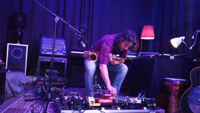 Lee Redfield - 03 07 20 #1 mix2 (solo saxophone with ambient pedalboard) смотреть онлайн