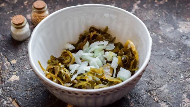 Постный салат с морской капустой