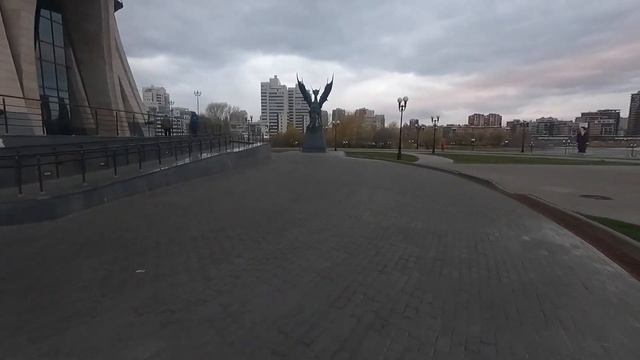 1 ДЕНЬ В КАЗАНИ | ОСТАВИЛИ БЕЗ ДЕНЕГ | ЭКСКУРСИЯ ПО КРЫТОМУ ПАРКУ УРАМ смотреть онлайн