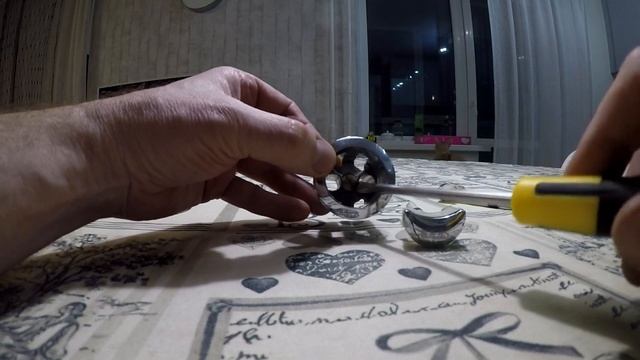 Как снять, выкрутить кнопку смывного бачка унитаза!