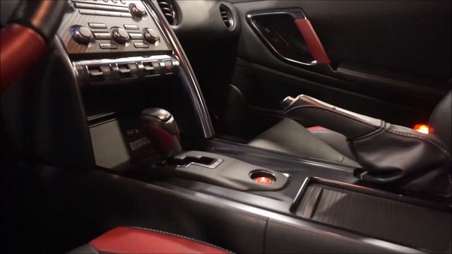Nissan GT-R Black Edition vs. Premium! What's Different?! смотреть онлайн