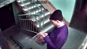 Ломает почтовые ящики в подъезде