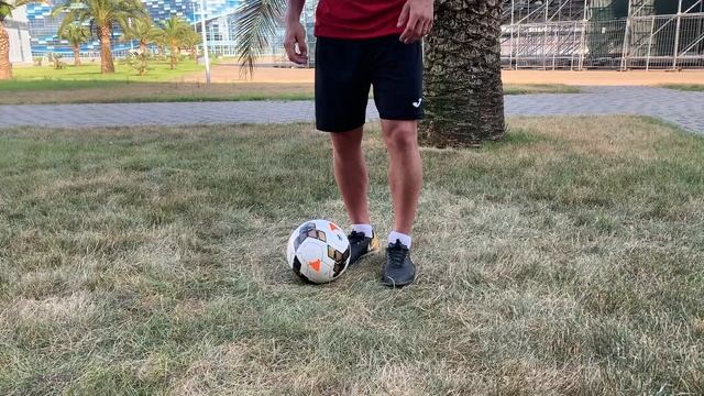 КАК ПОДНЯТЬ МЯЧ, ОБУЧЕНИЕ / ТОП 10 СПОСОБОВ ПОДНЯТЬ МЯЧ, УРОВЕНЬ:ПРОФИ / ПОДНЯТЬ МЯЧ С ЗЕМЛИ НОГОЙ смотреть онлайн