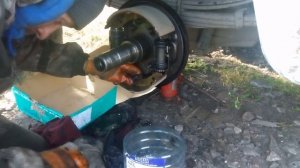 Установка новых тормозных колодок.Toyota Dyna Bu 88.