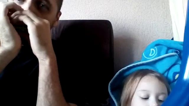 Маленькая ёлочка на укулеле и губной гармошке смотреть онлайн