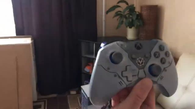 Распаковка Xbox One X Gears 5 Limited Edition