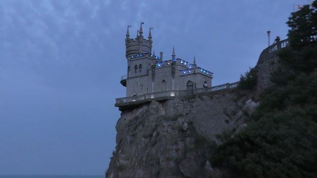 Крым. Ласточкино гнездо. Гаспра. Визитная карточка и символ Крыма. Замок Ласточкино гнездо 6+