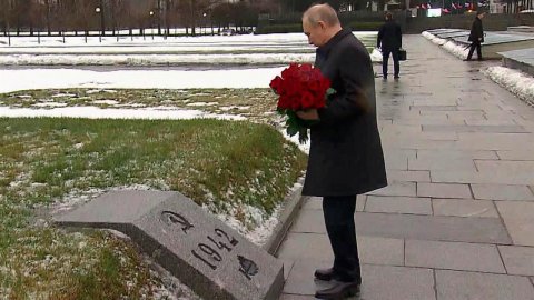 Владимир Путин принял участие в памятных мероприят...енных 80-й годовщине прорыва блокады Ленинграда