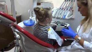 Лечим зубки ребенку .Ребенок 4 годика у стоматолога A trip to the dentist with your child/旅の歯医者のお子