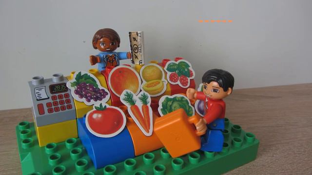 Present Continuous with LEGO! смотреть онлайн