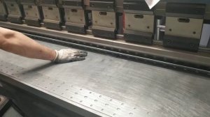 Изготовление перфорированного профиля длиной 3 метра. Завод Лидер, г. Пушкино.