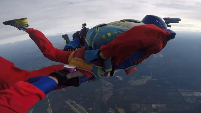 Прыжок с парашютом с высоты 4500м, свободное падение смотреть онлайн